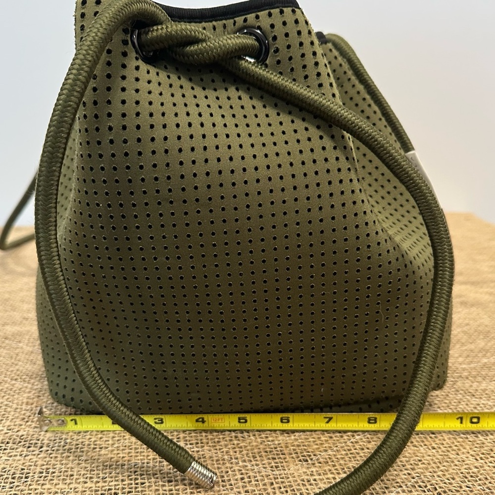 Anthropology‎ Jimeila Everywhere Green Bucket Bag Tote Athletic Vacation Travel - Picture 7 of 12